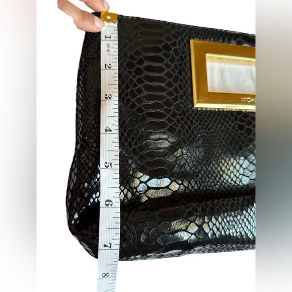 MICHAEL KORS - BERKLEY CLUTCH BAG BLACK PATTEN LEATHER SNAKESKIN GOLD - Picture 7 of 7